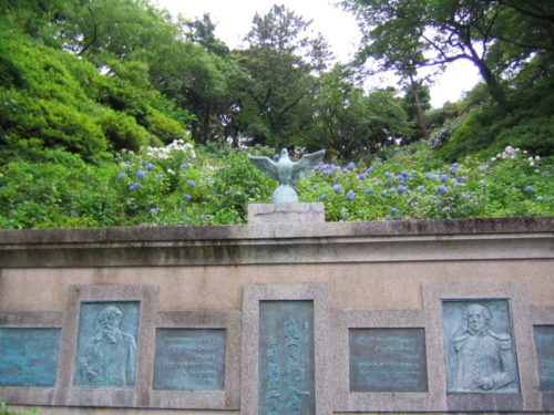 下田公園の開国記念碑