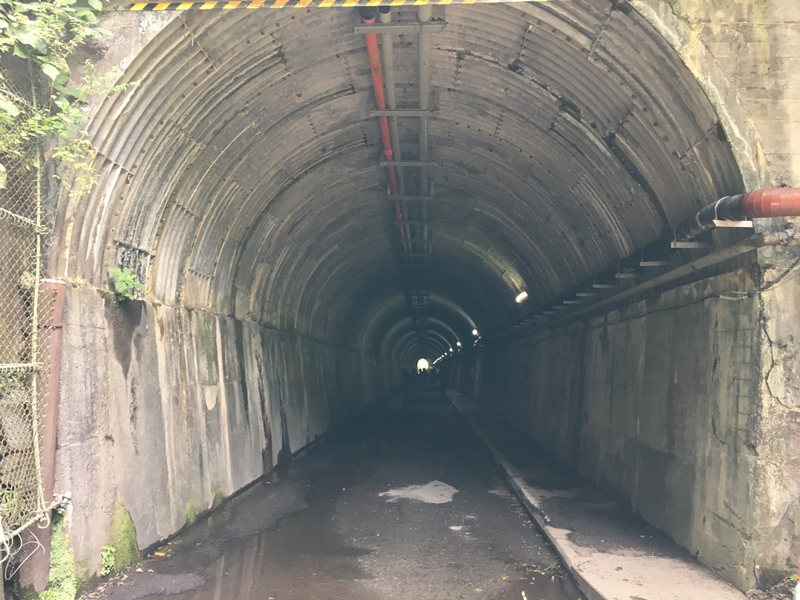 長いトンネル